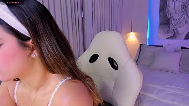 nathalie rivers online show from June 18, 11:36 am