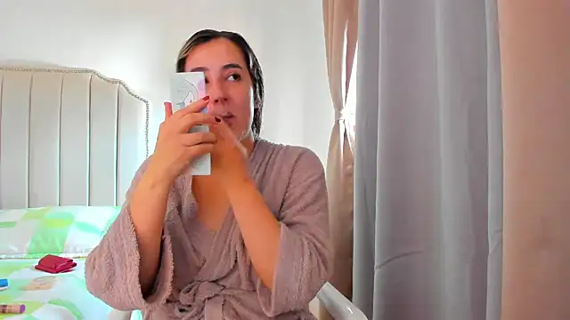 Snapshot of Hanna86 chatting on June 25, 5:28 pm Hanna86 online show from June 25, 5:28 pm