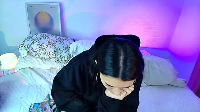 Snapshot of AmyOlimpo chatting on April 4, 1:37 am AmyOlimpo online show from April 4, 1:37 am