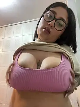 Snapshot of croftsmila chatting on May 1, 11:53 pm croftsmila online show from May 1, 11:53 pm