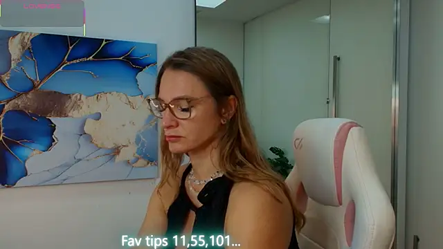 Snapshot of Milf_Tea chatting on June 24, 9:41 am Milf Tea online show from June 24, 9:41 am