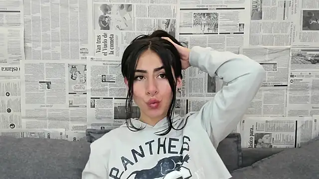 Snapshot of Mhelanny2 chatting on December 7, 2:35 pm Mhelanny2 online show from December 7, 2:35 pm