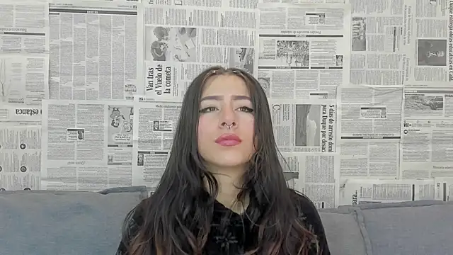 Snapshot of Mhelanny2 chatting on December 22, 6:06 am Mhelanny2 online show from December 22, 6:06 am