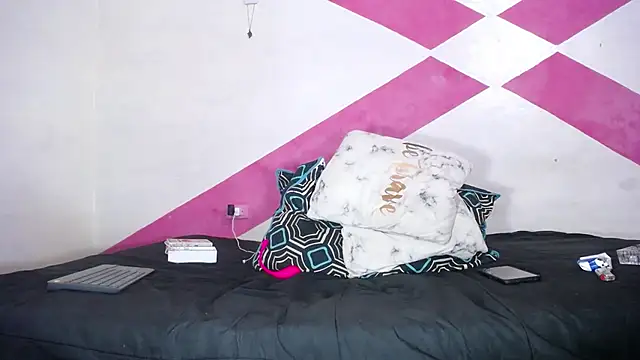 Snapshot of MIA_luxce29 chatting on January 28, 3:47 am MIA luxce29 online show from January 28, 3:47 am