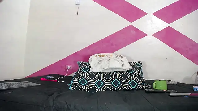 Snapshot of MIA_luxce29 chatting on January 31, 4:14 am MIA luxce29 online show from January 31, 4:14 am