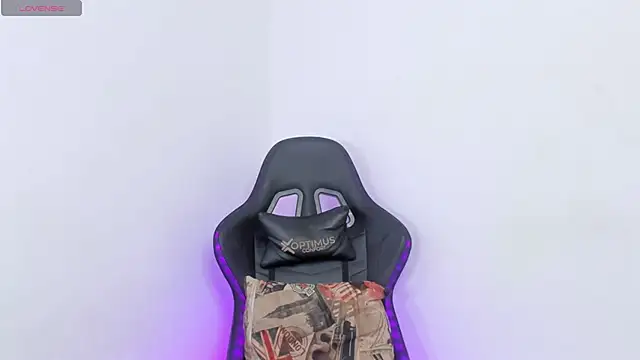 Snapshot of Sexybigdicktsxxx chatting on February 19, 5:25 am Sexybigdicktsxxx online show from February 19, 5:25 am