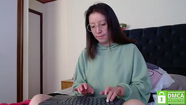 Sophi Cute online show from December 22, 12:49 pm