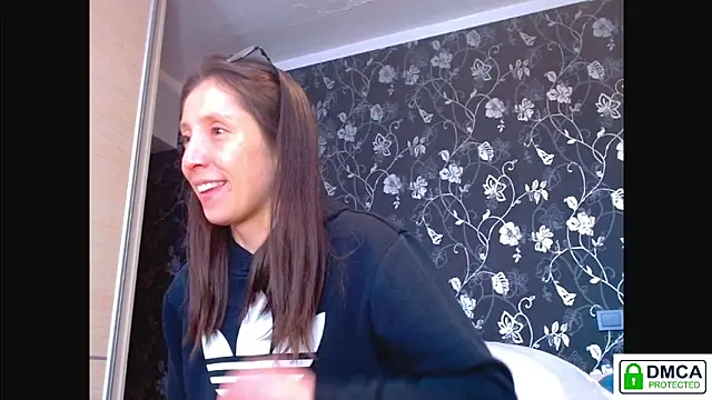 Snapshot of Sophi_Cute chatting on April 7, 12:16 pm Sophi Cute online show from April 7, 12:16 pm