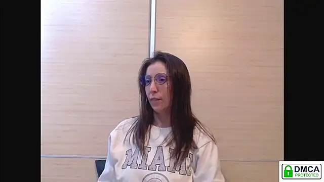 Snapshot of Sophi_Cute chatting on April 18, 11:47 am Sophi Cute online show from April 18, 11:47 am