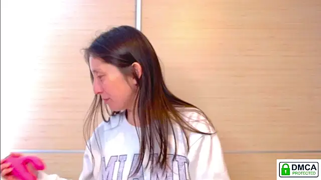 Snapshot of Sophi_Cute chatting on April 25, 1:14 pm Sophi Cute online show from April 25, 1:14 pm