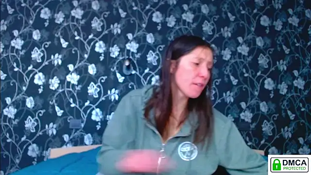 Snapshot of Sophi_Cute chatting on April 29, 12:42 pm Sophi Cute online show from April 29, 12:42 pm