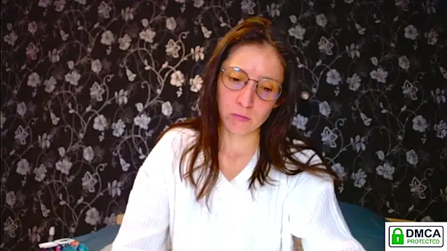 Snapshot of Sophi_Cute chatting on May 10, 11:26 am Sophi Cute online show from May 10, 11:26 am