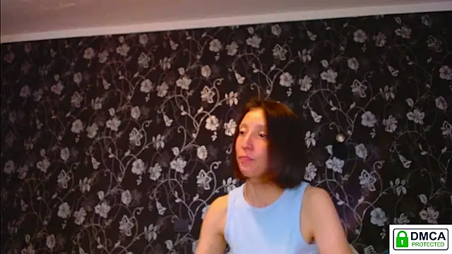 Snapshot of Sophi_Cute chatting on May 12, 1:08 pm Sophi Cute online show from May 12, 1:08 pm