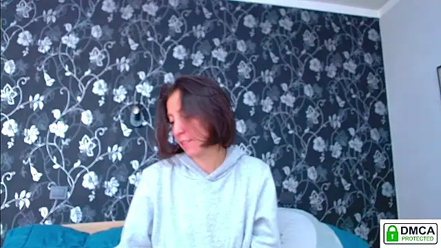 Snapshot of Sophi_Cute chatting on May 14, 12:56 pm Sophi Cute online show from May 14, 12:56 pm