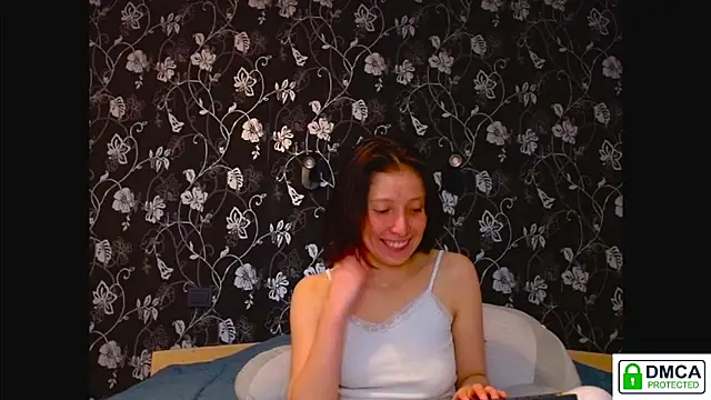 Snapshot of Sophi_Cute chatting on May 18, 12:00 pm Sophi Cute online show from May 18, 12:00 pm
