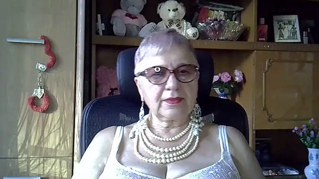 Snapshot of SweetCherry27 chatting on September 18, 4:47 am SweetCherry27 online show from September 18, 4:47 am