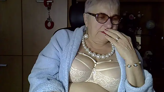 Snapshot of SweetCherry27 chatting on September 30, 4:39 am SweetCherry27 online show from September 30, 4:39 am