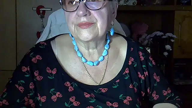 Snapshot of SweetCherry27 chatting on October 8, 4:37 pm SweetCherry27 online show from October 8, 4:37 pm