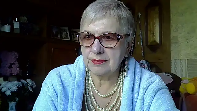 Snapshot of SweetCherry27 chatting on October 15, 5:29 am SweetCherry27 online show from October 15, 5:29 am