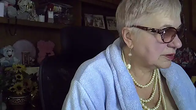 Snapshot of SweetCherry27 chatting on October 15, 5:35 pm SweetCherry27 online show from October 15, 5:35 pm