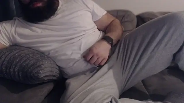 hugemachohandsome online show from January 31, 11:25 pm