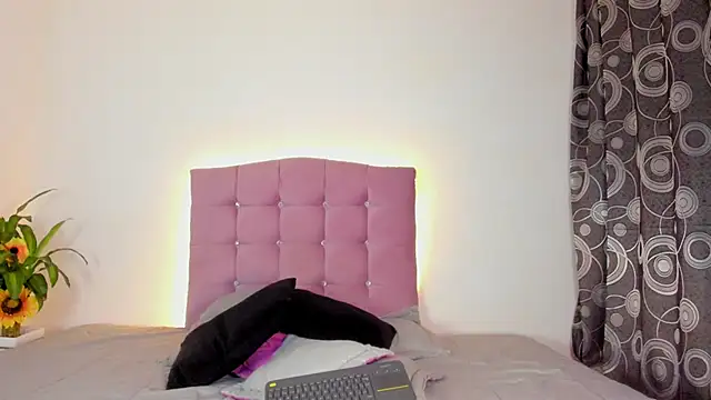 Snapshot of MarieLatex chatting on December 27, 12:07 am MarieLatex online show from December 27, 12:07 am