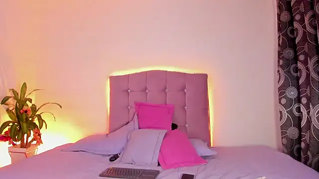 Snapshot of MarieLatex chatting on March 8, 2:01 am MarieLatex online show from March 8, 2:01 am