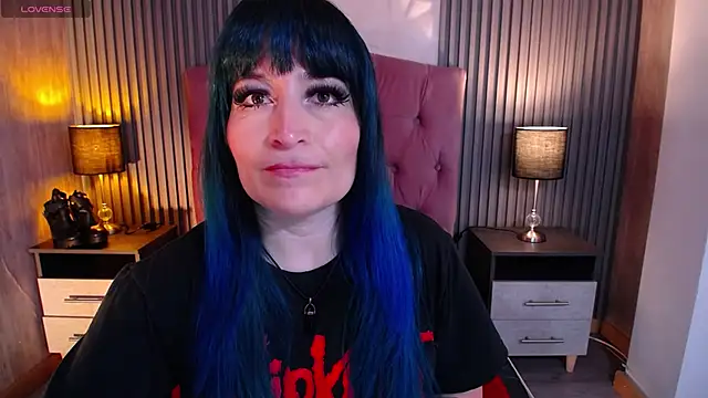 alicia moom online show from May 1, 8:02 pm
