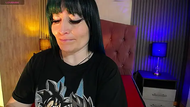alicia moom online show from May 5, 7:33 pm