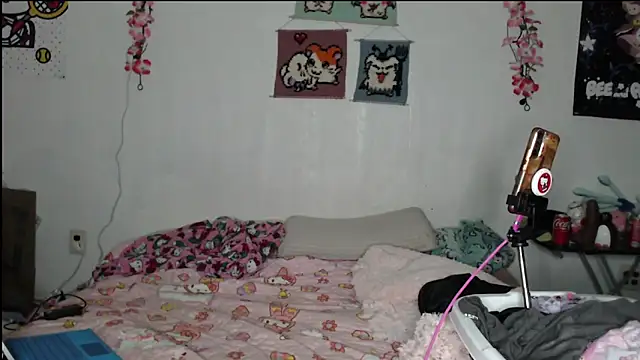 Cupcakecutie449 online show from April 10, 6:40 am