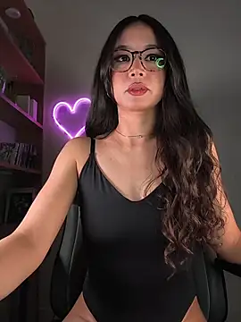 Naughty-Jessie online show from May 10, 9:09 pm