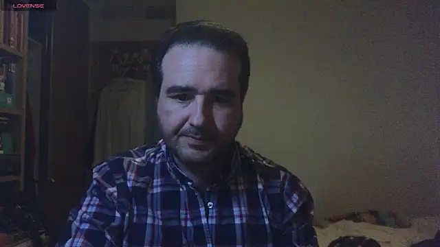 Snapshot of curiosillo83 chatting on February 3, 11:05 pm curiosillo83 online show from February 3, 11:05 pm