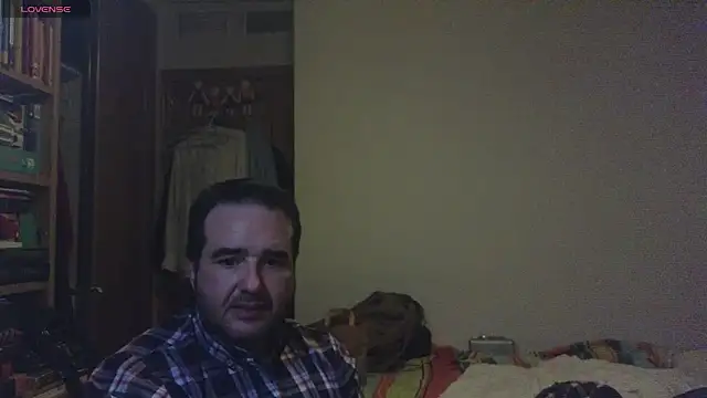 Snapshot of curiosillo83 chatting on February 4, 2:07 am curiosillo83 online show from February 4, 2:07 am