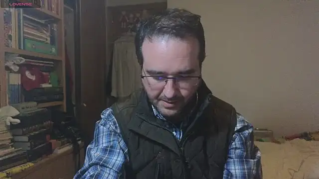 Snapshot of curiosillo83 chatting on February 4, 7:00 pm curiosillo83 online show from February 4, 7:00 pm