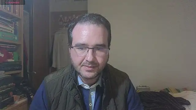 Snapshot of curiosillo83 chatting on February 5, 6:15 pm curiosillo83 online show from February 5, 6:15 pm