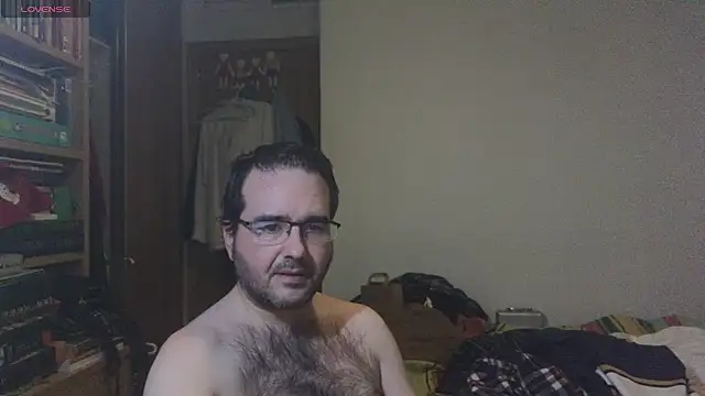 Snapshot of curiosillo83 chatting on February 5, 9:18 pm curiosillo83 online show from February 5, 9:18 pm