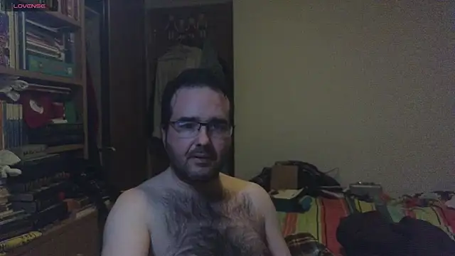 Snapshot of curiosillo83 chatting on February 7, 6:13 pm curiosillo83 online show from February 7, 6:13 pm