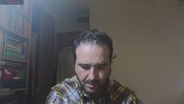 Snapshot of curiosillo83 chatting on February 9, 9:28 pm curiosillo83 online show from February 9, 9:28 pm