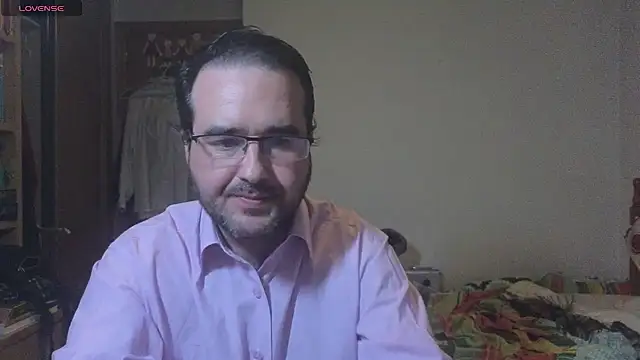 Snapshot of curiosillo83 chatting on February 10, 3:21 pm curiosillo83 online show from February 10, 3:21 pm