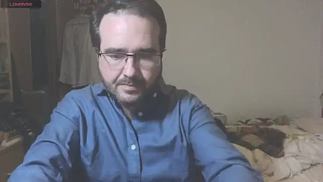 Snapshot of curiosillo83 chatting on February 11, 4:02 pm curiosillo83 online show from February 11, 4:02 pm