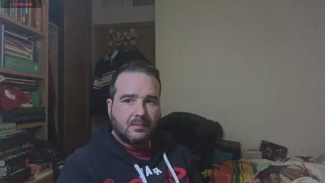 Snapshot of curiosillo83 chatting on February 14, 7:23 pm curiosillo83 online show from February 14, 7:23 pm