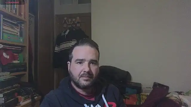 Snapshot of curiosillo83 chatting on February 15, 1:31 am curiosillo83 online show from February 15, 1:31 am