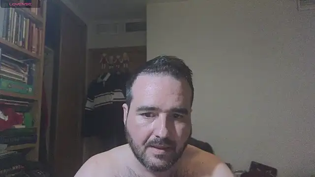 Snapshot of curiosillo83 chatting on February 15, 7:38 am curiosillo83 online show from February 15, 7:38 am