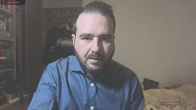 Snapshot of curiosillo83 chatting on February 17, 4:48 pm curiosillo83 online show from February 17, 4:48 pm