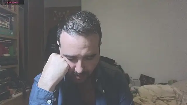 Snapshot of curiosillo83 chatting on February 17, 7:53 pm curiosillo83 online show from February 17, 7:53 pm