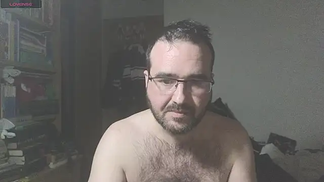 Snapshot of curiosillo83 chatting on February 19, 1:29 am curiosillo83 online show from February 19, 1:29 am