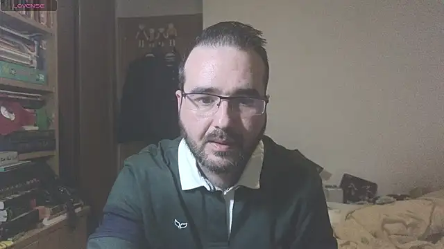 Snapshot of curiosillo83 chatting on February 19, 3:16 pm curiosillo83 online show from February 19, 3:16 pm