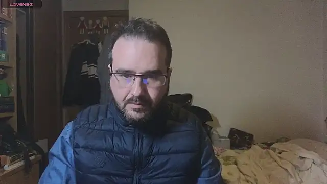 Snapshot of curiosillo83 chatting on February 20, 6:35 pm curiosillo83 online show from February 20, 6:35 pm