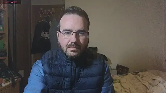 Snapshot of curiosillo83 chatting on February 20, 9:42 pm curiosillo83 online show from February 20, 9:42 pm