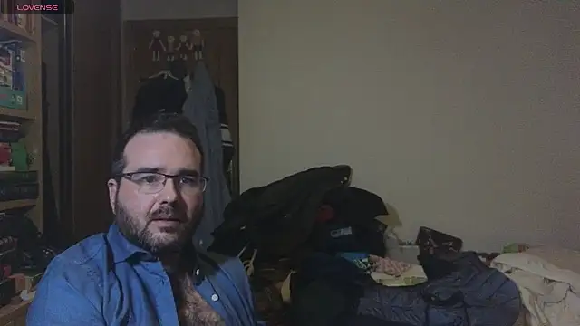 Snapshot of curiosillo83 chatting on February 21, 3:56 am curiosillo83 online show from February 21, 3:56 am